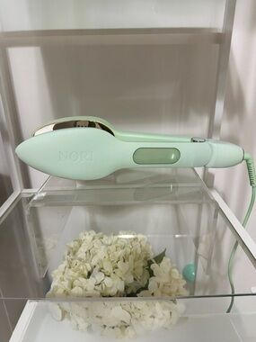NORI Press Dual Heated Plate Handheld 3-in-1 Steam Iron. Seafoam Green